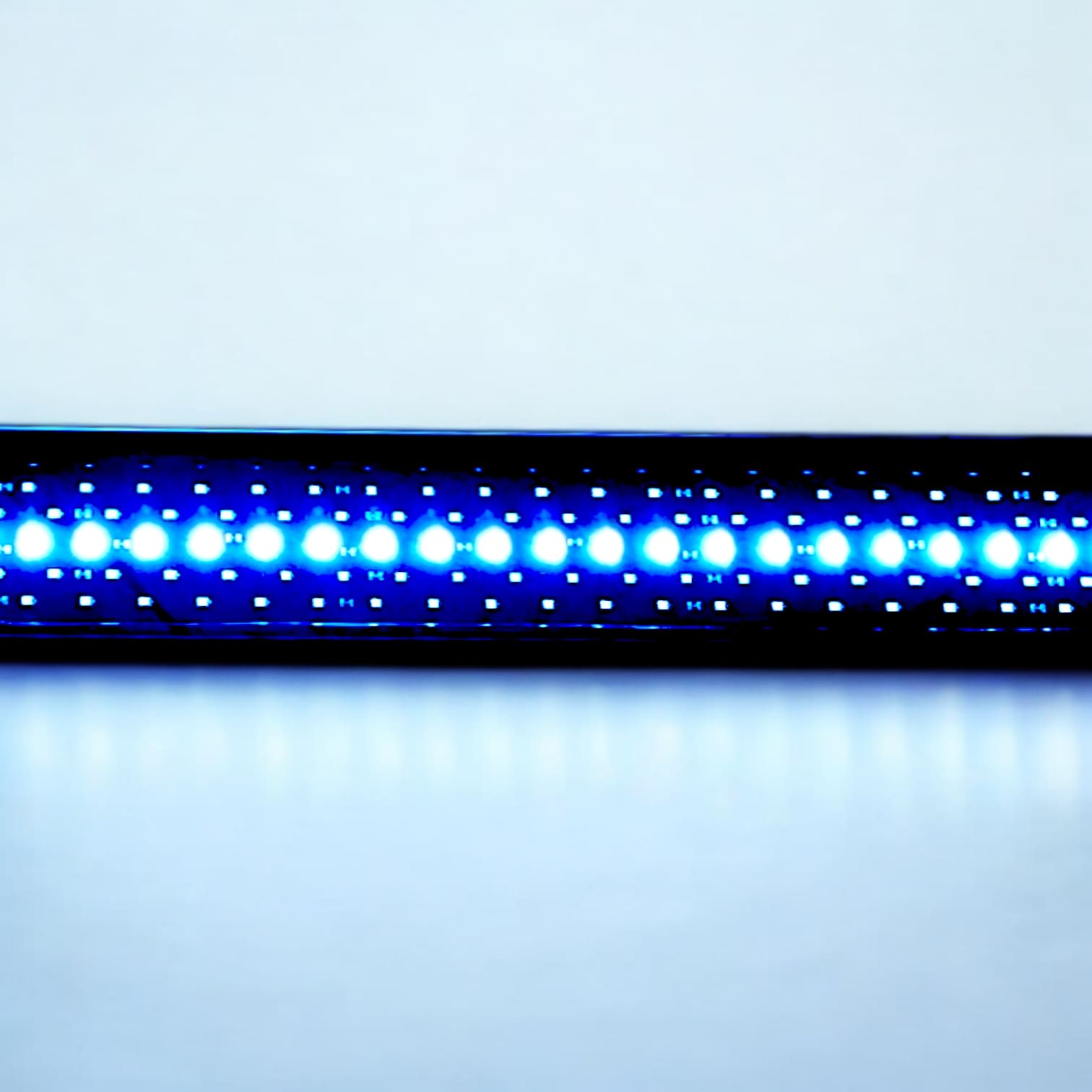 IDA – hållbar och ultratunn LED-armatur för reptiler och växter